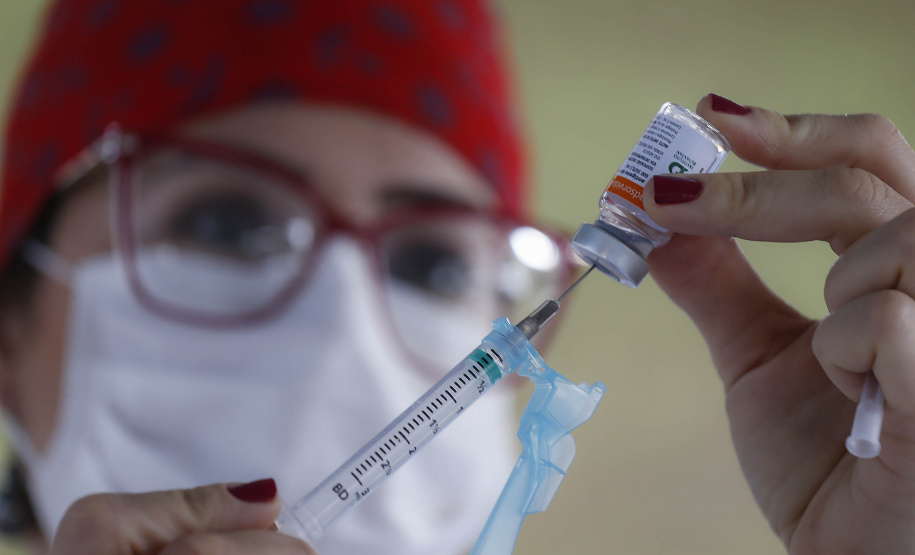 O governador Carlos Massa Ratinho Junior, participa neste domingo (28) da imunização em grupos prioritários em Apucarana. Foto: Jonathan Campos/AEN