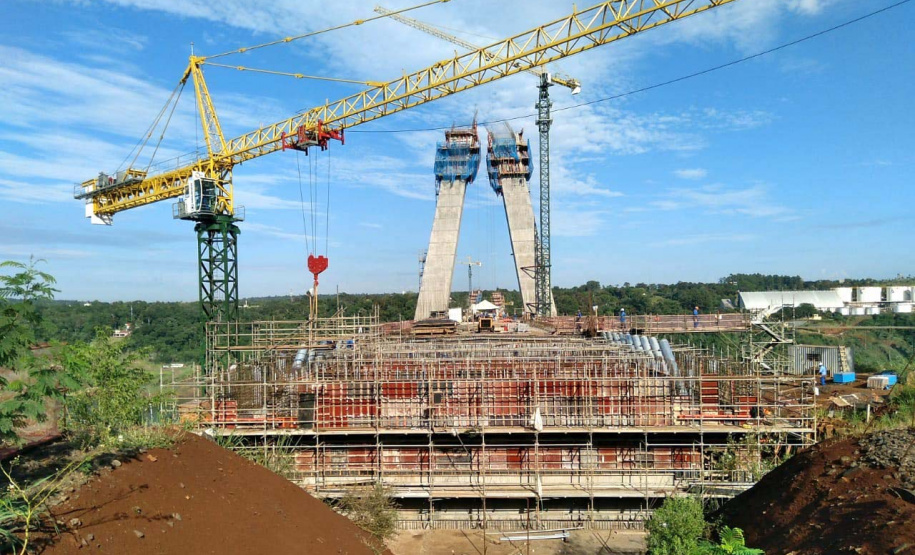 Nova ponte entre Brasil e Paraguai alcança 49% de conclusão . Foto:DER