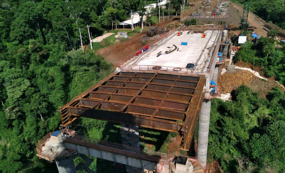 Nova ponte entre Brasil e Paraguai alcança 49% de conclusão . Foto:DER