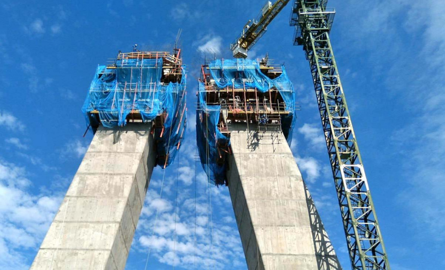 Nova ponte entre Brasil e Paraguai alcança 49% de conclusão . Foto:DER