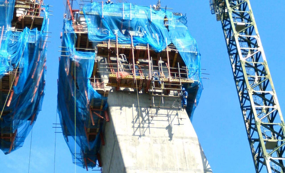 Nova ponte entre Brasil e Paraguai alcança 49% de conclusão . Foto:DER