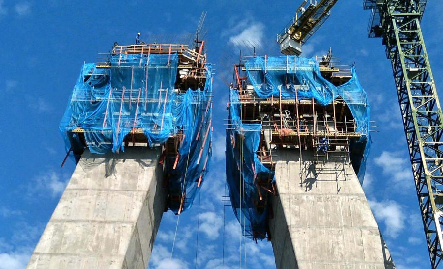 Nova ponte entre Brasil e Paraguai alcança 49% de conclusão . Foto:DER