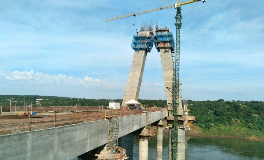 Nova ponte entre Brasil e Paraguai alcança 49% de conclusão . Foto:DER