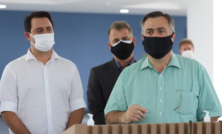 Leitos Campo Largo O governador Carlos Massa Ratinho Junior e o secretário estadual da Saúde, Beto Preto, no Hospital do Rocio nesta segunda-feira (29), para a abertura de 50 novos leitos UTI SUS exclusivos para Covid-19. Acompanhados do Diretor Geral do Hospital, Luiz Ernesto Wendler e o do prefeito de Campo Largo, Mauricio Rivabem. 29/03/2021 - Foto: Geraldo Bubniak/AEN