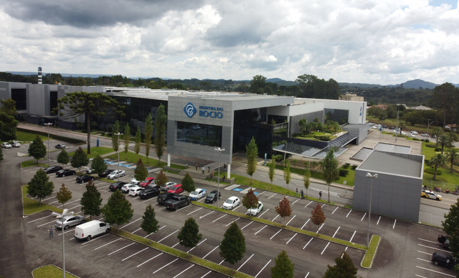 Leitos Campo Largo O governador Carlos Massa Ratinho Junior e o secretário estadual da Saúde, Beto Preto, no Hospital do Rocio nesta segunda-feira (29), para a abertura de 50 novos leitos UTI SUS exclusivos para Covid-19. Acompanhados do Diretor Geral do Hospital, Luiz Ernesto Wendler e o do prefeito de Campo Largo, Mauricio Rivabem. 29/03/2021 - Foto: Geraldo Bubniak/AEN