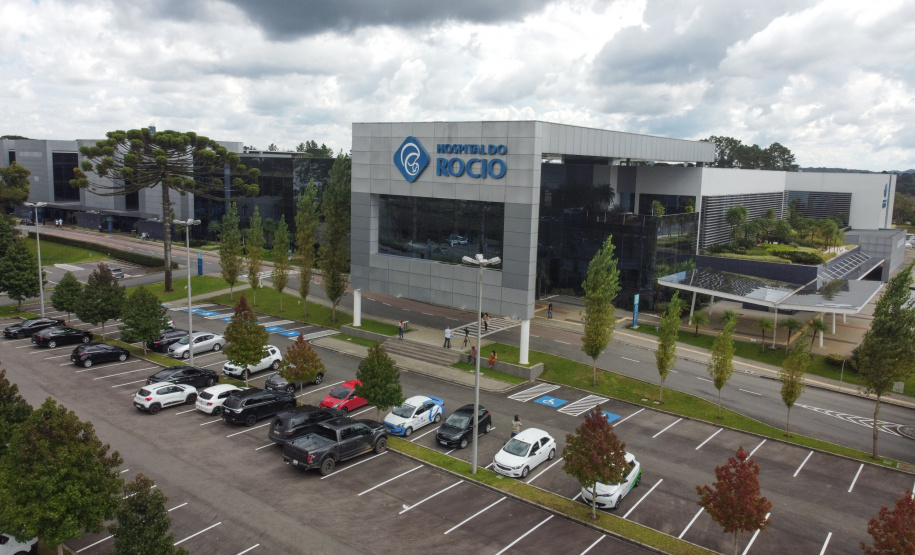 Leitos Campo Largo O governador Carlos Massa Ratinho Junior e o secretário estadual da Saúde, Beto Preto, no Hospital do Rocio nesta segunda-feira (29), para a abertura de 50 novos leitos UTI SUS exclusivos para Covid-19. Acompanhados do Diretor Geral do Hospital, Luiz Ernesto Wendler e o do prefeito de Campo Largo, Mauricio Rivabem. 29/03/2021 - Foto: Geraldo Bubniak/AEN