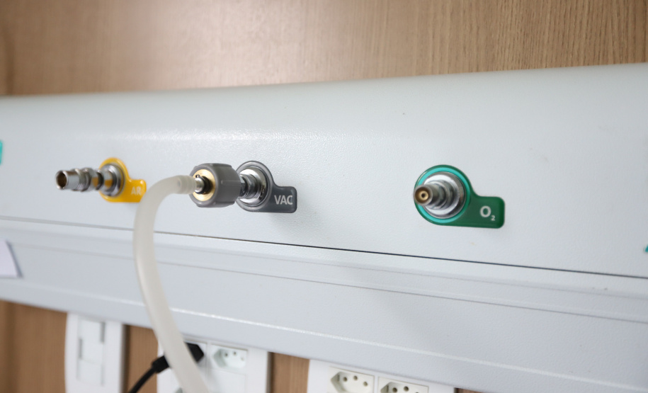 Leitos Campo Largo O governador Carlos Massa Ratinho Junior e o secretário estadual da Saúde, Beto Preto, no Hospital do Rocio nesta segunda-feira (29), para a abertura de 50 novos leitos UTI SUS exclusivos para Covid-19. Acompanhados do Diretor Geral do Hospital, Luiz Ernesto Wendler e o do prefeito de Campo Largo, Mauricio Rivabem. 29/03/2021 - Foto: Geraldo Bubniak/AEN