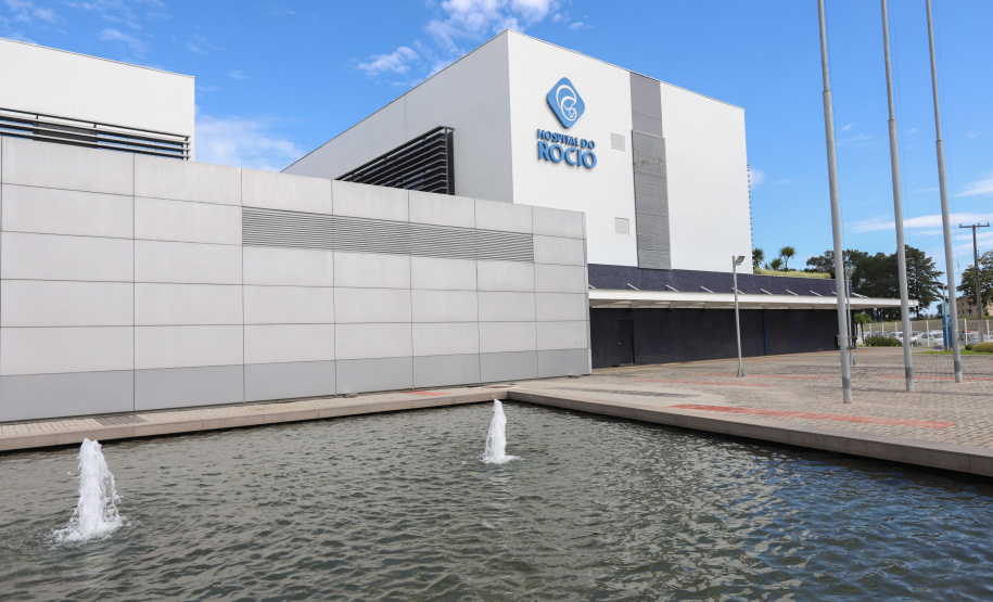 Leitos Campo Largo O governador Carlos Massa Ratinho Junior e o secretário estadual da Saúde, Beto Preto, no Hospital do Rocio nesta segunda-feira (29), para a abertura de 50 novos leitos UTI SUS exclusivos para Covid-19. Acompanhados do Diretor Geral do Hospital, Luiz Ernesto Wendler e o do prefeito de Campo Largo, Mauricio Rivabem. 29/03/2021 - Foto: Geraldo Bubniak/AEN