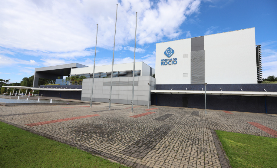 Leitos Campo Largo O governador Carlos Massa Ratinho Junior e o secretário estadual da Saúde, Beto Preto, no Hospital do Rocio nesta segunda-feira (29), para a abertura de 50 novos leitos UTI SUS exclusivos para Covid-19. Acompanhados do Diretor Geral do Hospital, Luiz Ernesto Wendler e o do prefeito de Campo Largo, Mauricio Rivabem. 29/03/2021 - Foto: Geraldo Bubniak/AEN