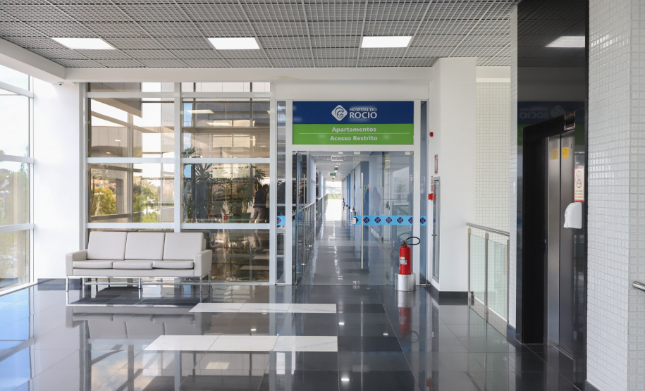 Leitos Campo Largo O governador Carlos Massa Ratinho Junior e o secretário estadual da Saúde, Beto Preto, no Hospital do Rocio nesta segunda-feira (29), para a abertura de 50 novos leitos UTI SUS exclusivos para Covid-19. Acompanhados do Diretor Geral do Hospital, Luiz Ernesto Wendler e o do prefeito de Campo Largo, Mauricio Rivabem. 29/03/2021 - Foto: Geraldo Bubniak/AEN