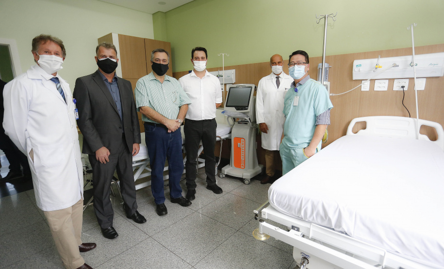 O governador Carlos Massa Ratinho Junior e o secretário estadual da Saúde, Beto Preto, entregam 50 novos leitos UTI SUS exclusivos para Covid-19 no Hospital do Rocio, em Campo Largo. Foto: Jonathan Campos/AEN