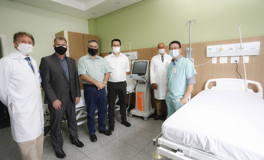 O governador Carlos Massa Ratinho Junior e o secretário estadual da Saúde, Beto Preto, entregam 50 novos leitos UTI SUS exclusivos para Covid-19 no Hospital do Rocio, em Campo Largo. Foto: Jonathan Campos/AEN