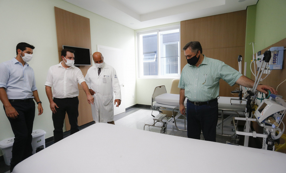 O governador Carlos Massa Ratinho Junior e o secretário estadual da Saúde, Beto Preto, entregam 50 novos leitos UTI SUS exclusivos para Covid-19 no Hospital do Rocio, em Campo Largo. Foto: Jonathan Campos/AEN