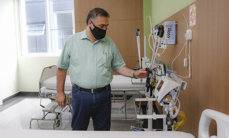 O governador Carlos Massa Ratinho Junior e o secretário estadual da Saúde, Beto Preto, entregam 50 novos leitos UTI SUS exclusivos para Covid-19 no Hospital do Rocio, em Campo Largo. Foto: Jonathan Campos/AEN