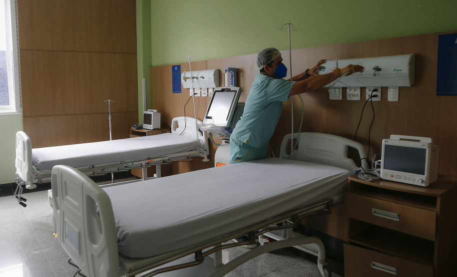 O governador Carlos Massa Ratinho Junior e o secretário estadual da Saúde, Beto Preto, entregam 50 novos leitos UTI SUS exclusivos para Covid-19 no Hospital do Rocio, em Campo Largo. Foto: Jonathan Campos/AEN