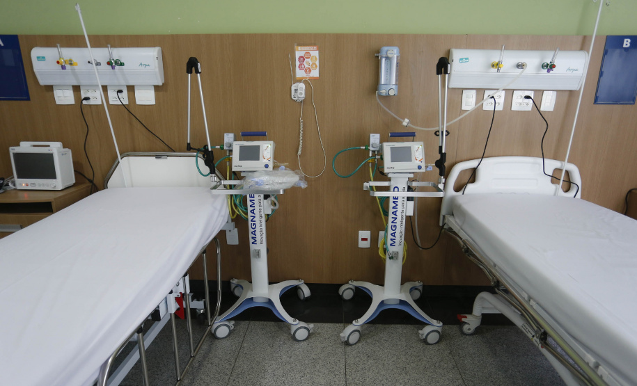 O governador Carlos Massa Ratinho Junior e o secretário estadual da Saúde, Beto Preto, entregam 50 novos leitos UTI SUS exclusivos para Covid-19 no Hospital do Rocio, em Campo Largo. Foto: Jonathan Campos/AEN