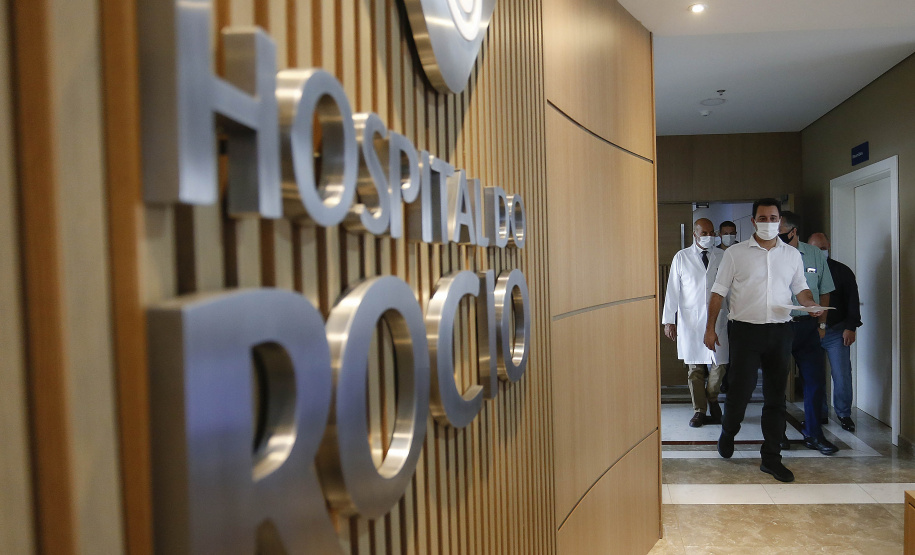 O governador Carlos Massa Ratinho Junior e o secretário estadual da Saúde, Beto Preto, entregam 50 novos leitos UTI SUS exclusivos para Covid-19 no Hospital do Rocio, em Campo Largo. Foto: Jonathan Campos/AEN