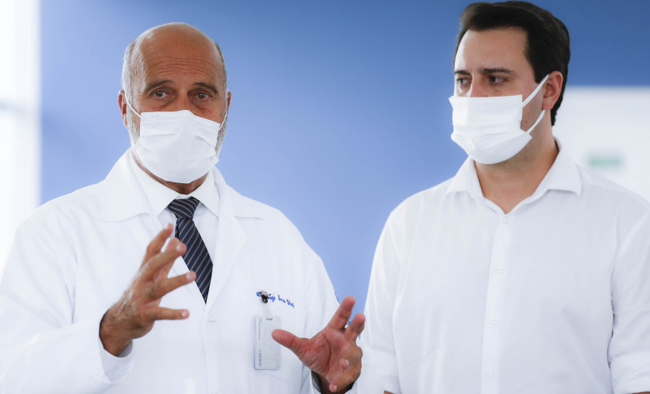 O governador Carlos Massa Ratinho Junior e o secretário estadual da Saúde, Beto Preto, entregam 50 novos leitos UTI SUS exclusivos para Covid-19 no Hospital do Rocio, em Campo Largo. Foto: Jonathan Campos/AEN