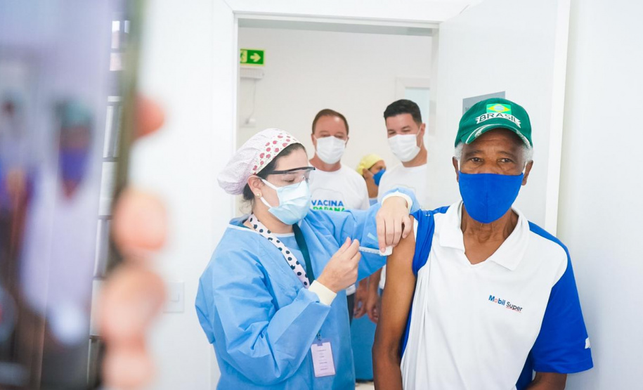 COLOMBO - Municípios do Paraná aderem à vacinação de domingo a domingo.Foto: Guilherme Flores