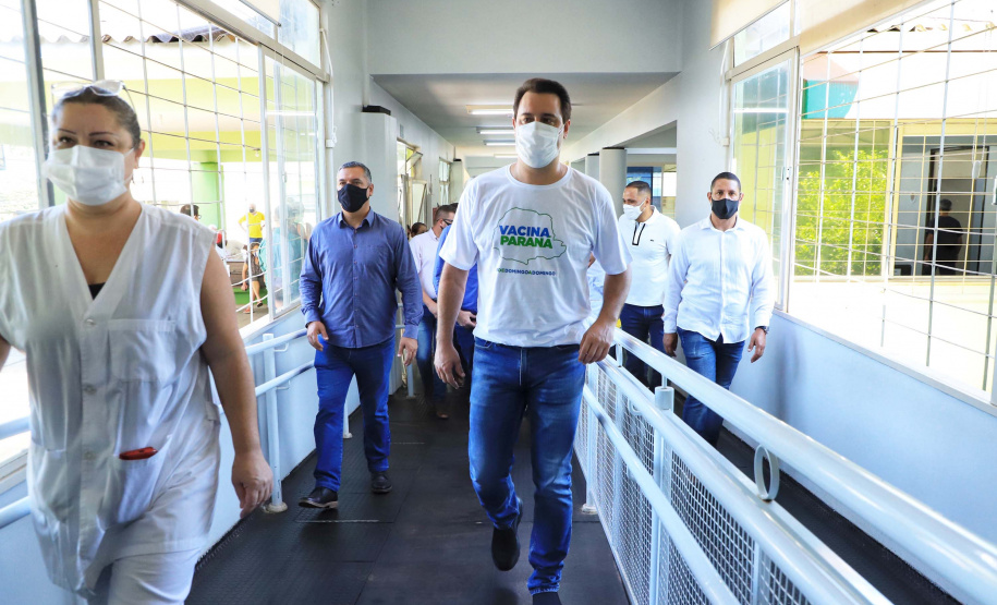 O governador Carlos Massa Ratinho Junior, participa neste domingo (28) da imunização em grupos prioritários em Apucarana. Foto: Jose Fernando Ogura/AEN