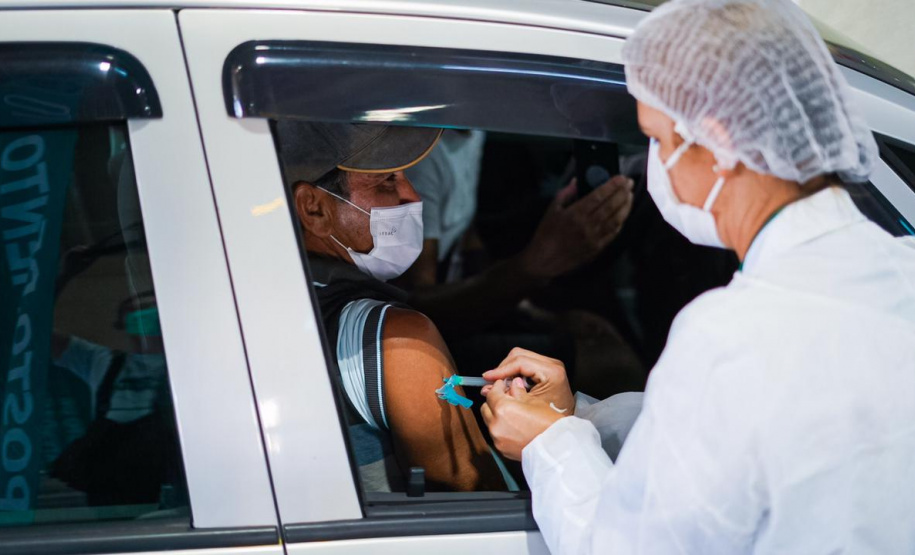 PINHAIS - Municípios do Paraná aderem à vacinação de domingo a domingo.Foto: Guilherme Flores