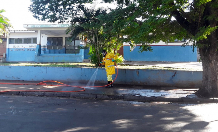 A Sanepar intensificou neste mês o trabalho de desinfecção de locais públicos na região de Paranavaí. As ações foram realizadas às sextas-feiras e sábados nas cidades de Alto Paraná, Nova Londrina, Diamante do Norte, Paranavaí, Paranacity e Cruzeiro do Sul.  -  Curitiba, 29/03/2021  -  Foto: Divulgação Sanepar