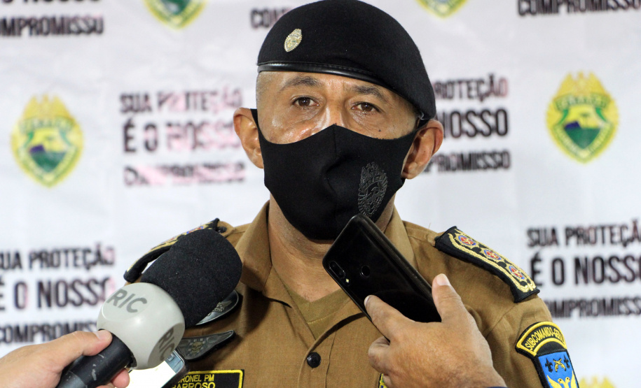 30-03-2021 Coletiva de Imprensa Um grupo responsável pelo tráfico de drogas na região do Vitória Régia, na Cidade Industrial de Curitiba, foi alvo da Operação Palácios da Polícia Militar nesta terça-feira (30/03). As equipes cumpriram 23 mandados de Busca e Apreensão e 12 mandados de Prisão em pontos de venda e consumo de drogas e nas residências de pessoas envolvidas com a atividade criminosa. - Curitiba, 30/03/2021 - Foto: Soldado Amanda Marais