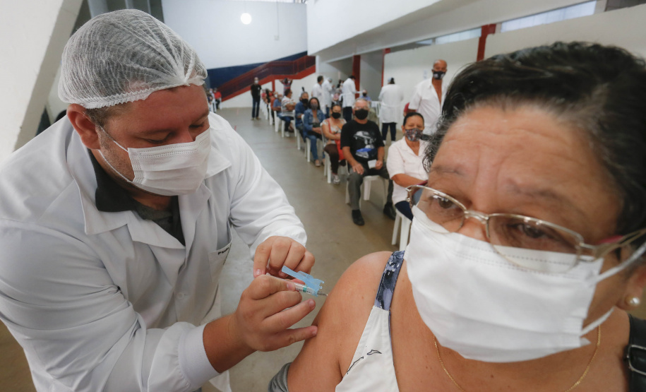 Paraná já vacinou 82% da população acima de 70 anos.Foto: Jonathan Campos/AEN