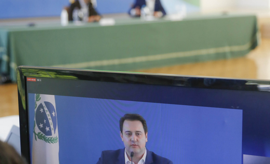 O governador Carlos Massa Ratinho Junior e o secretário estadual da Educação e do Esporte, Renato Feder, lançam o EduTech, um programa que oferece aos alunos da rede estadual cursos gratuitos de programação, games e animação. Foram 65 mil estudantes inscritos, formando 689 turmas.Foto: Jonathan Campos/AEN