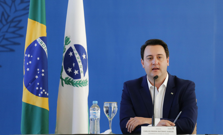 O governador Carlos Massa Ratinho Junior e o secretário estadual da Educação e do Esporte, Renato Feder, lançam o EduTech, um programa que oferece aos alunos da rede estadual cursos gratuitos de programação, games e animação. Foram 65 mil estudantes inscritos, formando 689 turmas.Foto: Jonathan Campos/AEN