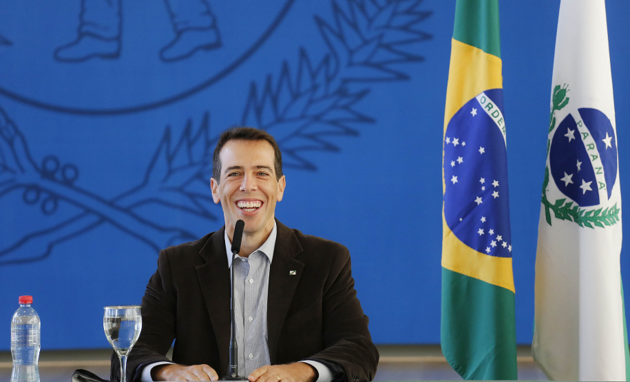 O governador Carlos Massa Ratinho Junior e o secretário estadual da Educação e do Esporte, Renato Feder, lançam o EduTech, um programa que oferece aos alunos da rede estadual cursos gratuitos de programação, games e animação. Foram 65 mil estudantes inscritos, formando 689 turmas.Foto: Jonathan Campos/AEN