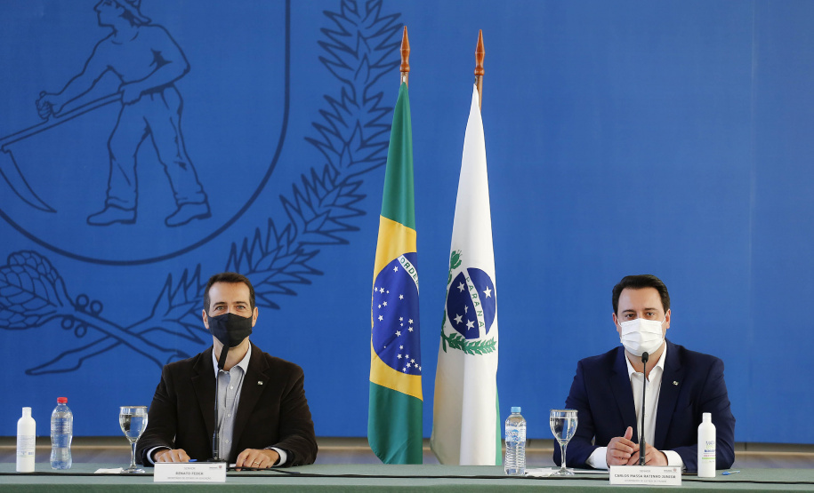 O governador Carlos Massa Ratinho Junior e o secretário estadual da Educação e do Esporte, Renato Feder, lançam o EduTech, um programa que oferece aos alunos da rede estadual cursos gratuitos de programação, games e animação. Foram 65 mil estudantes inscritos, formando 689 turmas.Foto: Jonathan Campos/AEN