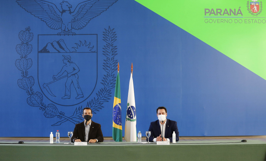 O governador Carlos Massa Ratinho Junior e o secretário estadual da Educação e do Esporte, Renato Feder, lançam o EduTech, um programa que oferece aos alunos da rede estadual cursos gratuitos de programação, games e animação. Foram 65 mil estudantes inscritos, formando 689 turmas.Foto: Jonathan Campos/AEN