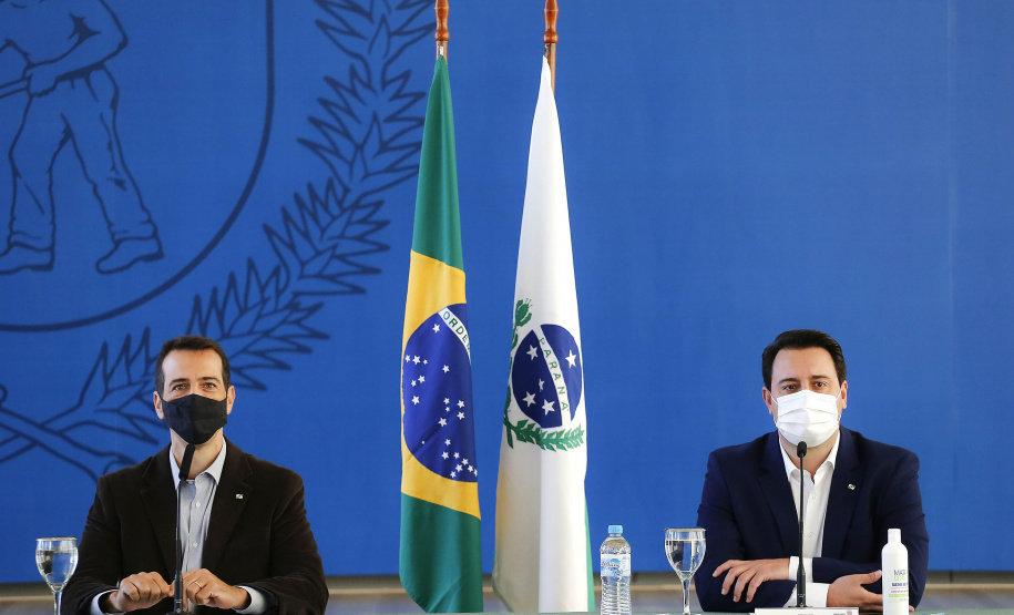 O governador Carlos Massa Ratinho Junior e o secretário estadual da Educação e do Esporte, Renato Feder, lançam o EduTech, um programa que oferece aos alunos da rede estadual cursos gratuitos de programação, games e animação. Foram 65 mil estudantes inscritos, formando 689 turmas.Foto: Jonathan Campos/AEN