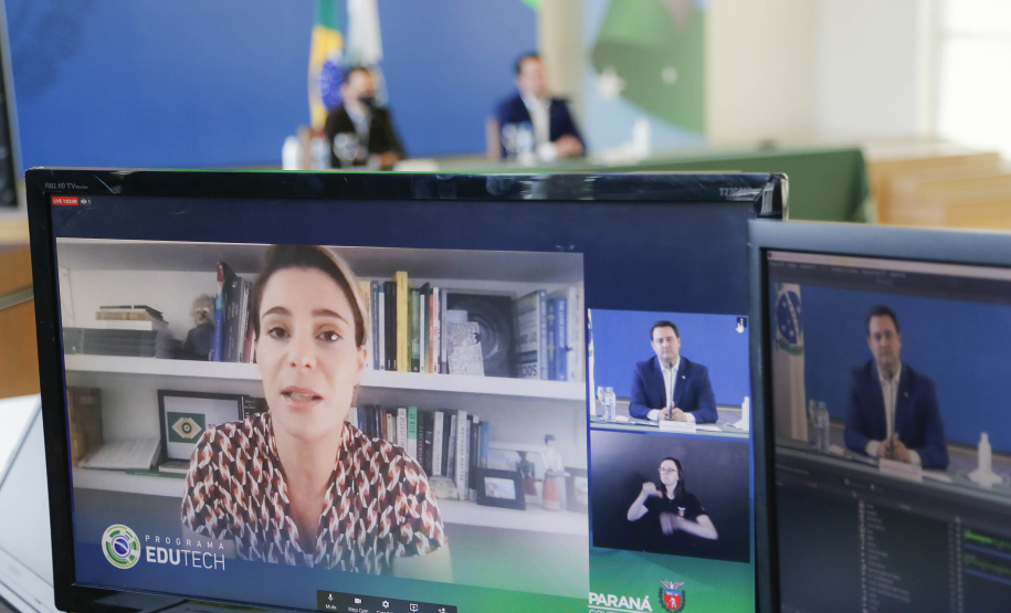 O governador Carlos Massa Ratinho Junior e o secretário estadual da Educação e do Esporte, Renato Feder, lançam o EduTech, um programa que oferece aos alunos da rede estadual cursos gratuitos de programação, games e animação. Foram 65 mil estudantes inscritos, formando 689 turmas.Foto: Jonathan Campos/AEN