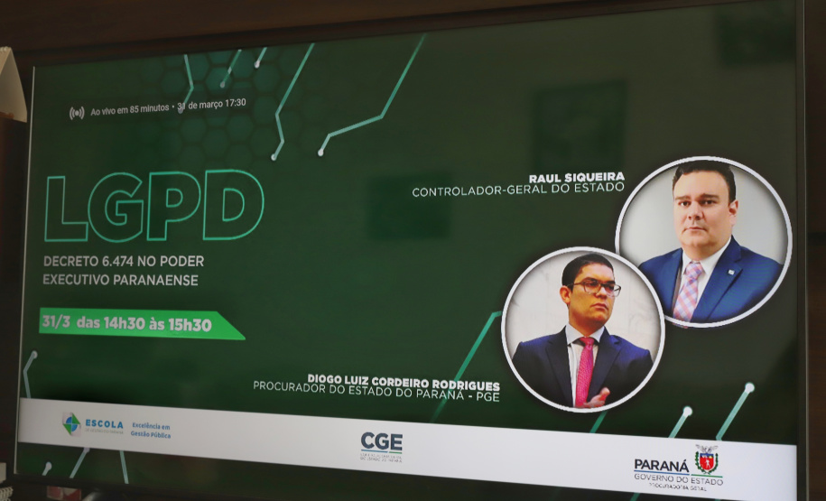 A Controladoria-Geral do Estado (CGE) programou uma série de seminários online para esclarecer servidores estaduais sobre a Lei Geral de Proteção de Dados ? LGPD. Nesta quarta-feira (31) será abordado o decreto 6.474/2020, que regulamenta a lei, com a participação do controlador-geral do Estado, Raul Siqueira, e Diogo Rodrigues, procurador do Estado do Paraná. - Curitiba, 31/03/2021 - Foto: Geraldo Bubniak/AEN