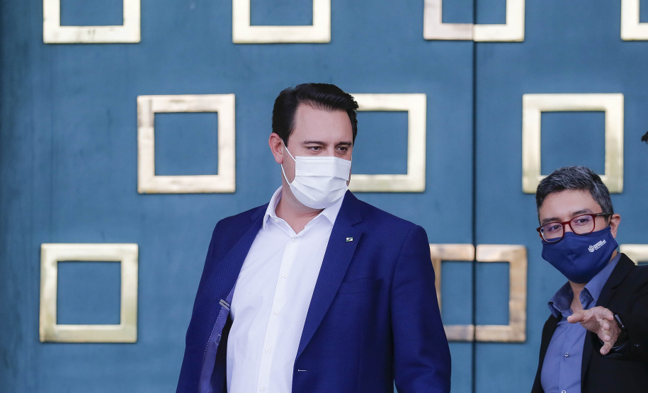 Comunidade portuária arrecada 9 mil cestas básicas para doação[gravata] Funcionários dos portos do Paraná, empresas e órgãos que atuam em Paranaguá e Antonina participam da segunda edição da campanha Cesta Solidária, promovida pela Superintendência Geral de Ação Solidária (SGAS). Foram arrecadadas 125 toneladas de alimentos, parte deles entregues nesta quarta-feira (31) ao governador Carlos Massa Ratinho Junior.  -  Curitiba, 31/03/2021  -  Foto: Jonathan Campos/AEN