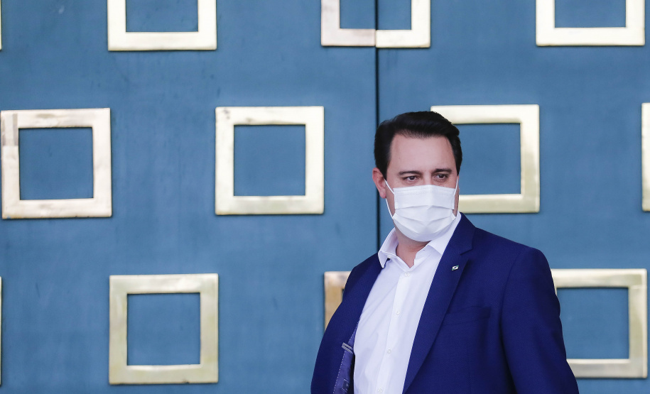 Comunidade portuária arrecada 9 mil cestas básicas para doação[gravata] Funcionários dos portos do Paraná, empresas e órgãos que atuam em Paranaguá e Antonina participam da segunda edição da campanha Cesta Solidária, promovida pela Superintendência Geral de Ação Solidária (SGAS). Foram arrecadadas 125 toneladas de alimentos, parte deles entregues nesta quarta-feira (31) ao governador Carlos Massa Ratinho Junior.  -  Curitiba, 31/03/2021  -  Foto: Jonathan Campos/AEN