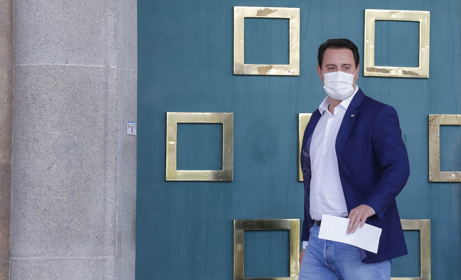 Comunidade portuária arrecada 9 mil cestas básicas para doação[gravata] Funcionários dos portos do Paraná, empresas e órgãos que atuam em Paranaguá e Antonina participam da segunda edição da campanha Cesta Solidária, promovida pela Superintendência Geral de Ação Solidária (SGAS). Foram arrecadadas 125 toneladas de alimentos, parte deles entregues nesta quarta-feira (31) ao governador Carlos Massa Ratinho Junior.  -  Curitiba, 31/03/2021  -  Foto: Jonathan Campos/AEN