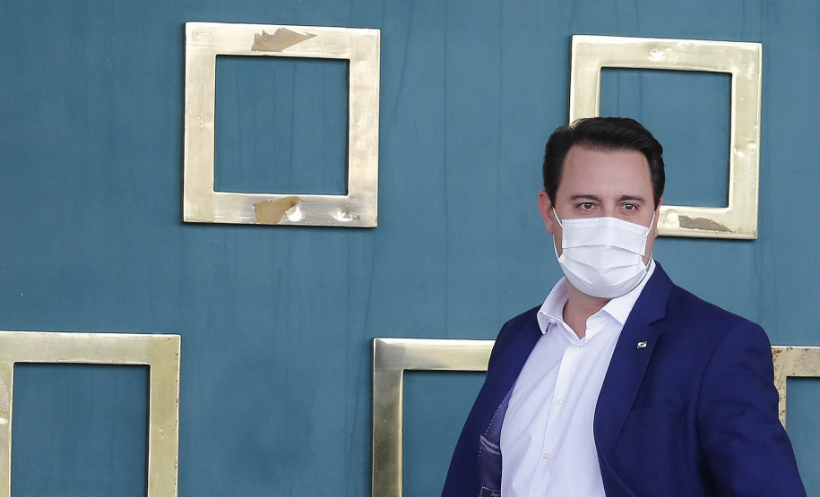 Comunidade portuária arrecada 9 mil cestas básicas para doação[gravata] Funcionários dos portos do Paraná, empresas e órgãos que atuam em Paranaguá e Antonina participam da segunda edição da campanha Cesta Solidária, promovida pela Superintendência Geral de Ação Solidária (SGAS). Foram arrecadadas 125 toneladas de alimentos, parte deles entregues nesta quarta-feira (31) ao governador Carlos Massa Ratinho Junior.  -  Curitiba, 31/03/2021  -  Foto: Jonathan Campos/AEN