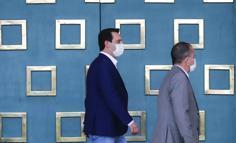 Comunidade portuária arrecada 9 mil cestas básicas para doação[gravata] Funcionários dos portos do Paraná, empresas e órgãos que atuam em Paranaguá e Antonina participam da segunda edição da campanha Cesta Solidária, promovida pela Superintendência Geral de Ação Solidária (SGAS). Foram arrecadadas 125 toneladas de alimentos, parte deles entregues nesta quarta-feira (31) ao governador Carlos Massa Ratinho Junior.  -  Curitiba, 31/03/2021  -  Foto: Jonathan Campos/AEN