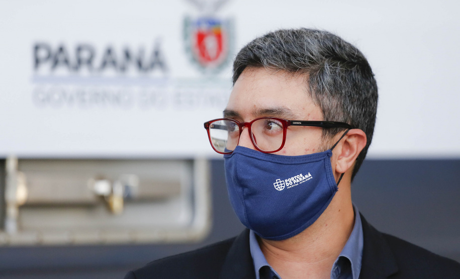 Comunidade portuária arrecada 9 mil cestas básicas para doação[gravata] Funcionários dos portos do Paraná, empresas e órgãos que atuam em Paranaguá e Antonina participam da segunda edição da campanha Cesta Solidária, promovida pela Superintendência Geral de Ação Solidária (SGAS). Foram arrecadadas 125 toneladas de alimentos, parte deles entregues nesta quarta-feira (31) ao governador Carlos Massa Ratinho Junior.  -  Curitiba, 31/03/2021  -  Foto: Jonathan Campos/AEN