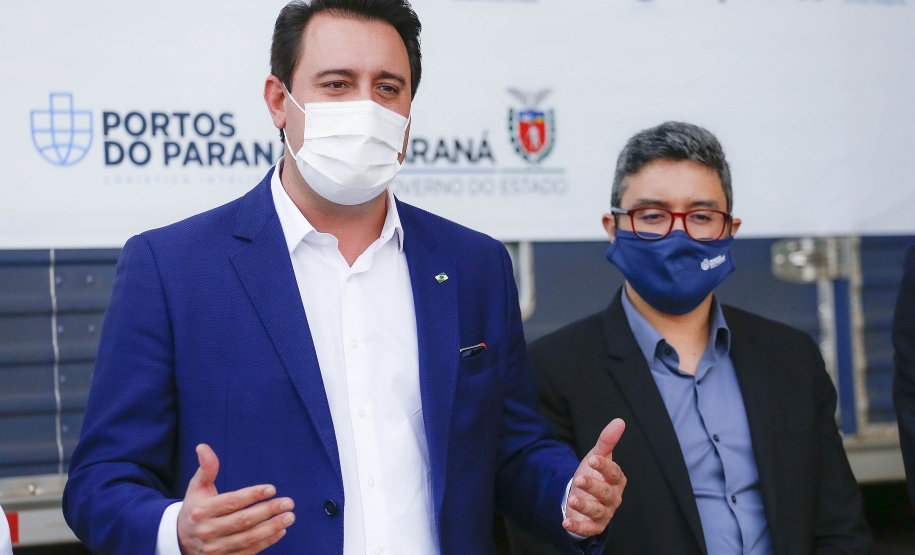 Comunidade portuária arrecada 9 mil cestas básicas para doação[gravata] Funcionários dos portos do Paraná, empresas e órgãos que atuam em Paranaguá e Antonina participam da segunda edição da campanha Cesta Solidária, promovida pela Superintendência Geral de Ação Solidária (SGAS). Foram arrecadadas 125 toneladas de alimentos, parte deles entregues nesta quarta-feira (31) ao governador Carlos Massa Ratinho Junior.  -  Curitiba, 31/03/2021  -  Foto: Jonathan Campos/AEN