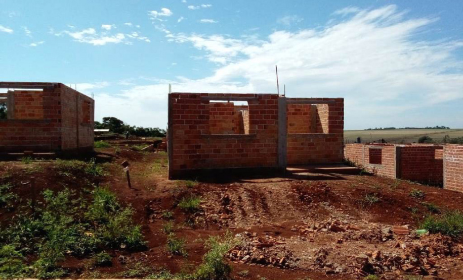 As 60 moradias em construção no município de Maripá, na região Oeste do Estado, estão com 7% do cronograma de construção concluído. A medição foi feita por técnicos da Cohapar que estiveram no conjunto habitacional nesta quarta-feira (31) para fiscalizar o andamento dos trabalhos e garantir a qualidade das moradias. - Curitiba, 31/03/2021 - Foto: Divulgação Cohapar