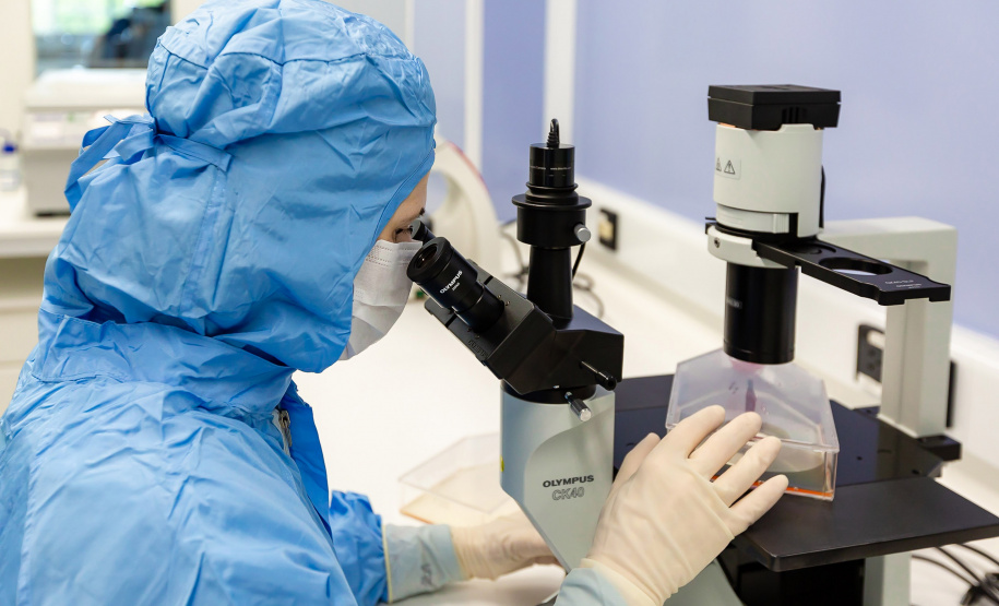 Com apoio do Banco Regional de Desenvolvimento do Extremo Sul (BRDE), a Pontifícia Universidade Católica do Paraná (PUCPR) realizou pesquisas sobre o novo coronavírus e maneiras de conhecer melhor a doença para realizar seu enfrentamento por meio da ciência e do conhecimento. O resultado de quatro, de um total de 13 estudos, foram divulgados em evento online nesta terça-feira (30)  - Curitiba, 30/03/2021  -  Foto: Gian Galani