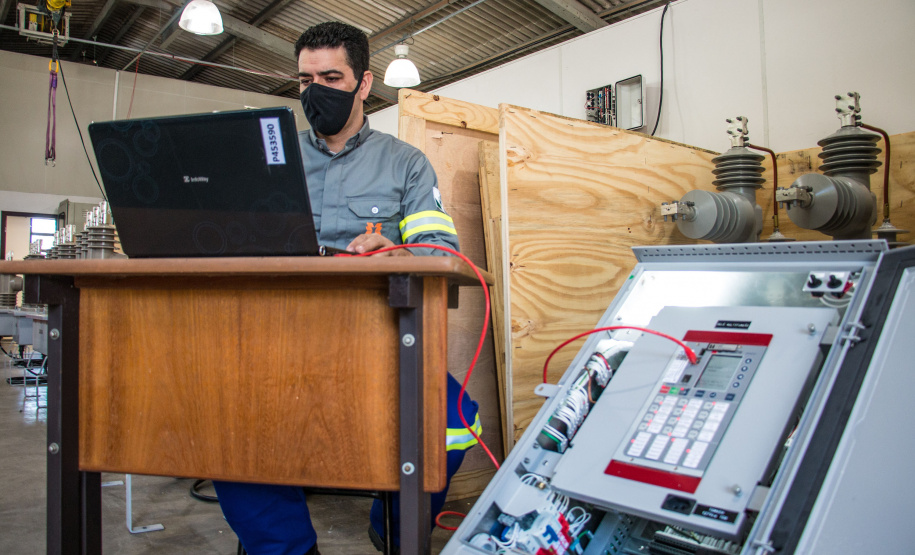 nvestimentos realizados pela Copel no fortalecimento e automação do sistema elétrico em Londrina estão gerando bons resultados para o fornecimento de energia no município. Nos últimos ano, a frequência de desligamentos diminuiu em 16%, e a duração equivalente das faltas caiu 15%.  -  Foto: Divulgação Copel