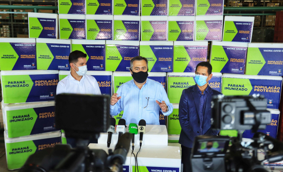 O Paraná recebeu nesta quinta-feira (1º) o 11° lote de vacinas contra Covid-19 do Ministério da Saúde. São 492.200 doses da Coronavac, produzida pela Sinovac e Instituto Butantan, e 33.250 doses da Covishield, produzida pela Universidade de Oxford com AstraZeneca e Fundação Oswaldo Cruz (Fiocruz).Foto: José Fernando Ogura/AEN