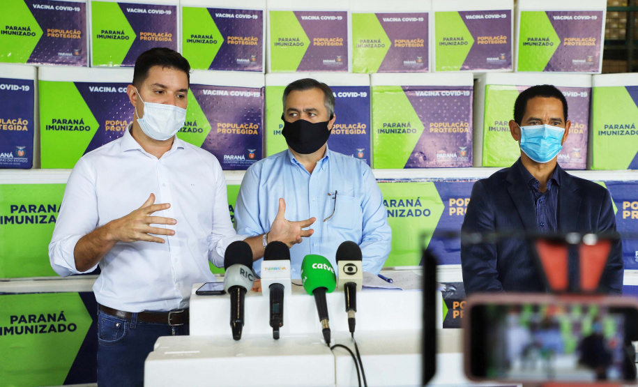 O Paraná recebeu nesta quinta-feira (1º) o 11° lote de vacinas contra Covid-19 do Ministério da Saúde. São 492.200 doses da Coronavac, produzida pela Sinovac e Instituto Butantan, e 33.250 doses da Covishield, produzida pela Universidade de Oxford com AstraZeneca e Fundação Oswaldo Cruz (Fiocruz).Foto: José Fernando Ogura/AEN
