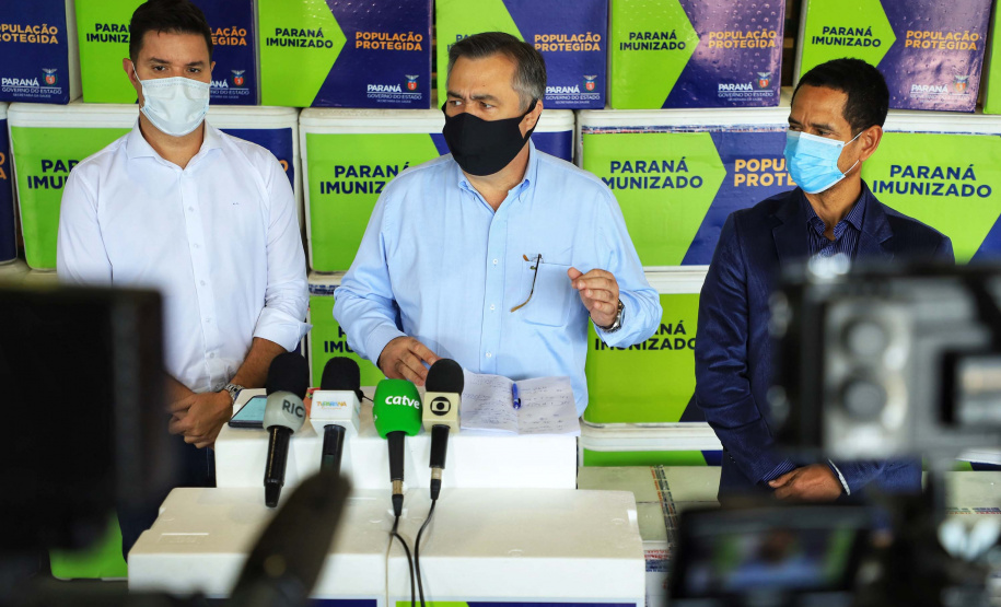 O Paraná recebeu nesta quinta-feira (1º) o 11° lote de vacinas contra Covid-19 do Ministério da Saúde. São 492.200 doses da Coronavac, produzida pela Sinovac e Instituto Butantan, e 33.250 doses da Covishield, produzida pela Universidade de Oxford com AstraZeneca e Fundação Oswaldo Cruz (Fiocruz).Foto: José Fernando Ogura/AEN