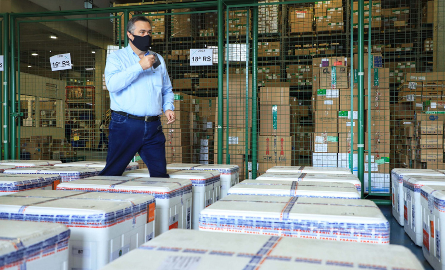 O Paraná recebeu nesta quinta-feira (1º) o 11° lote de vacinas contra Covid-19 do Ministério da Saúde. São 492.200 doses da Coronavac, produzida pela Sinovac e Instituto Butantan, e 33.250 doses da Covishield, produzida pela Universidade de Oxford com AstraZeneca e Fundação Oswaldo Cruz (Fiocruz).Foto: José Fernando Ogura/AEN